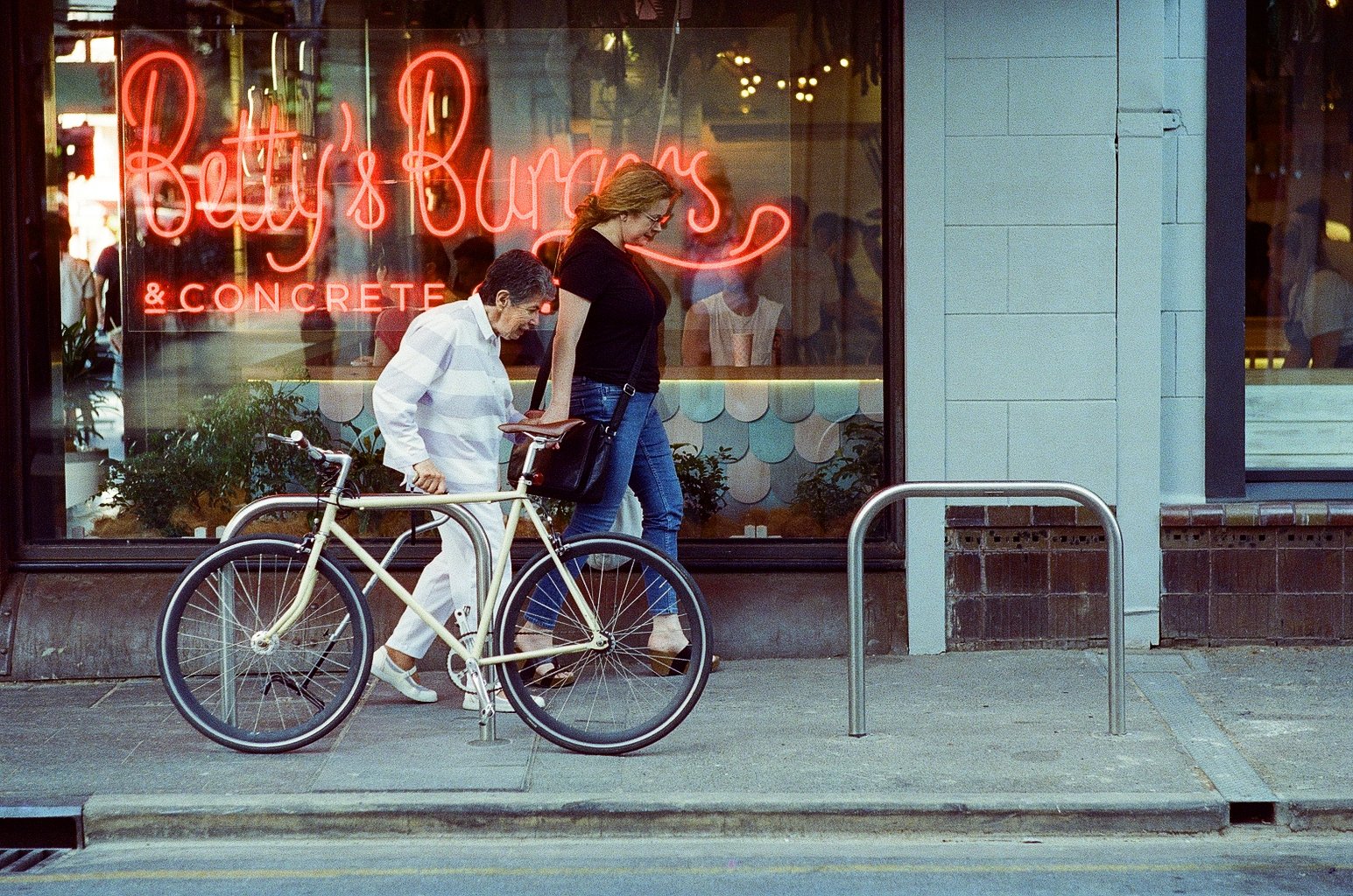 Cinestill 800T 로 찍은 사진. 촬영 장형수